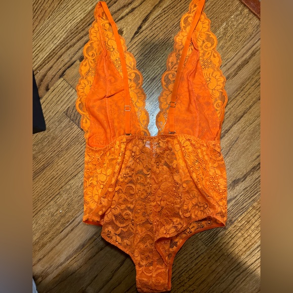 NWT We Are HAH Comin in HAHt Lace Bodysuit in Burnt Orange Lace Size Small - Picture 7 of 9